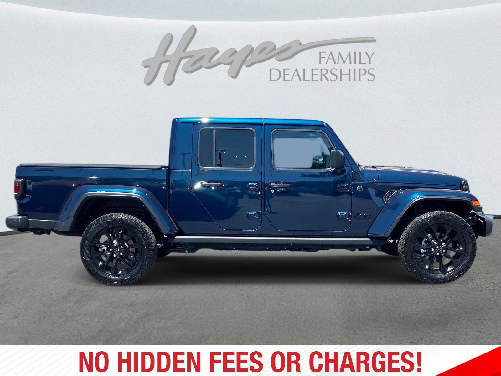 Used 2025 Jeep Gladiator Sport AWD/4WD image 2