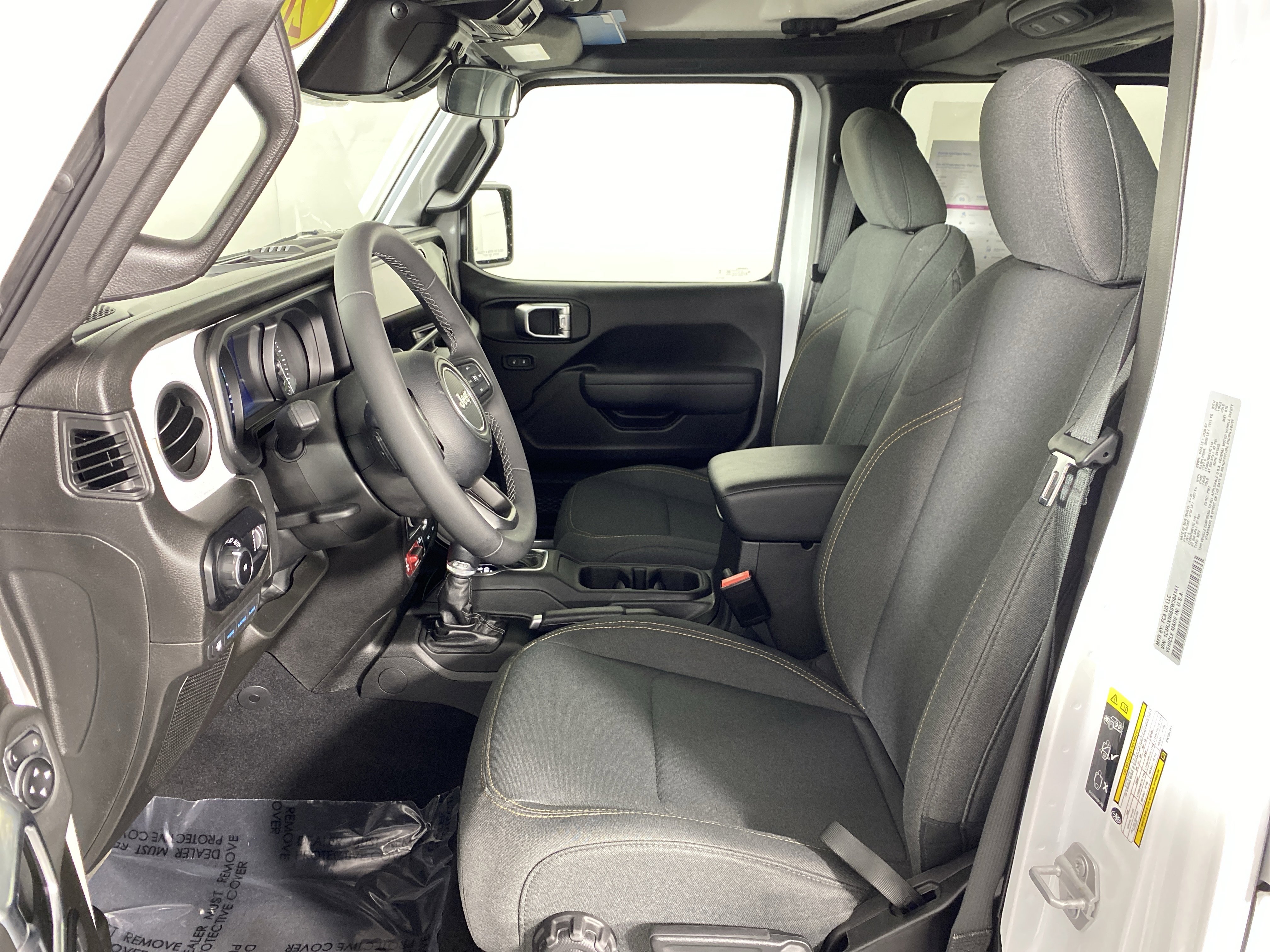 Used 2025 Jeep Wrangler Willys AWD/4WD image 15