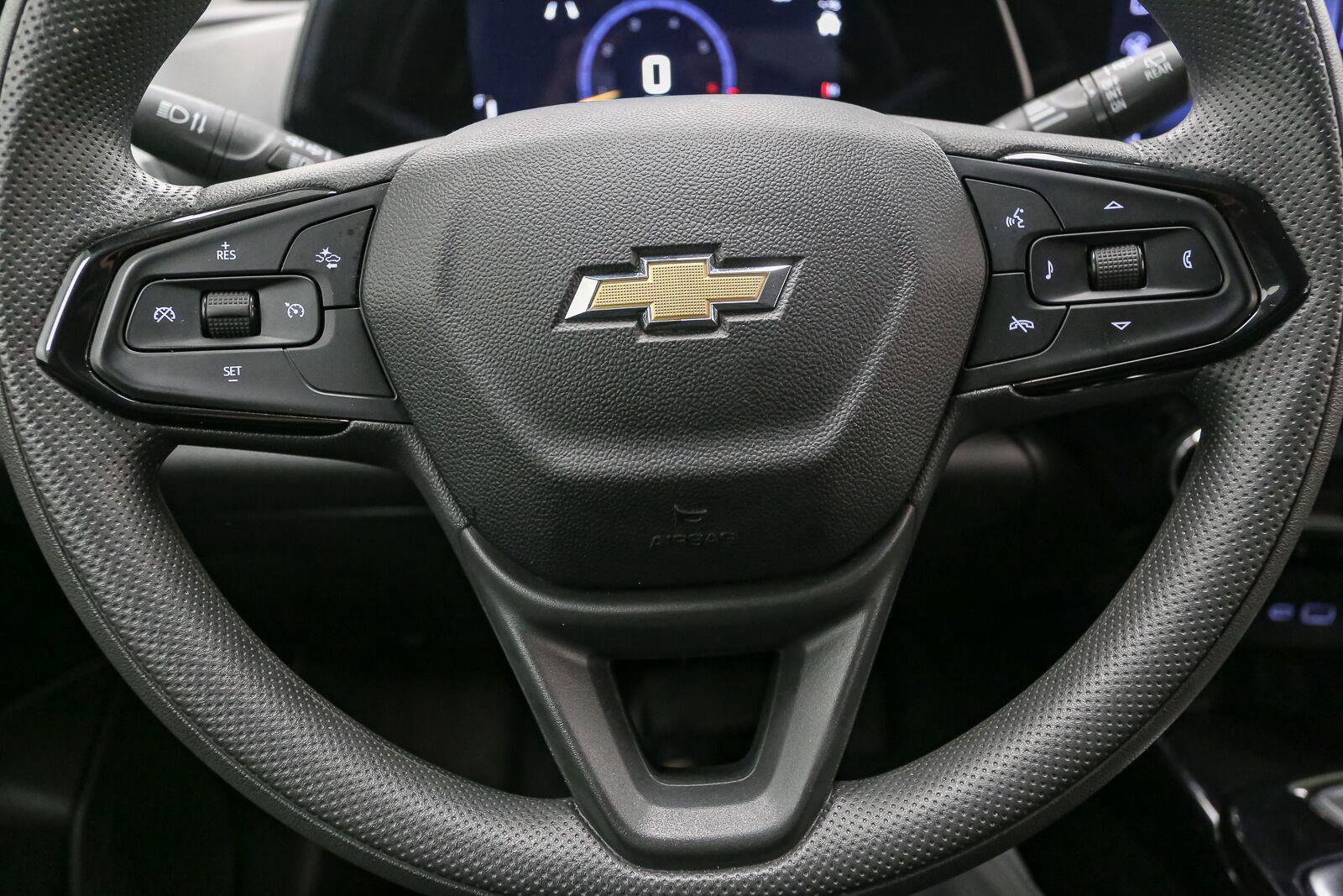 Used 2025 Chevrolet Trax LT FWD image 32