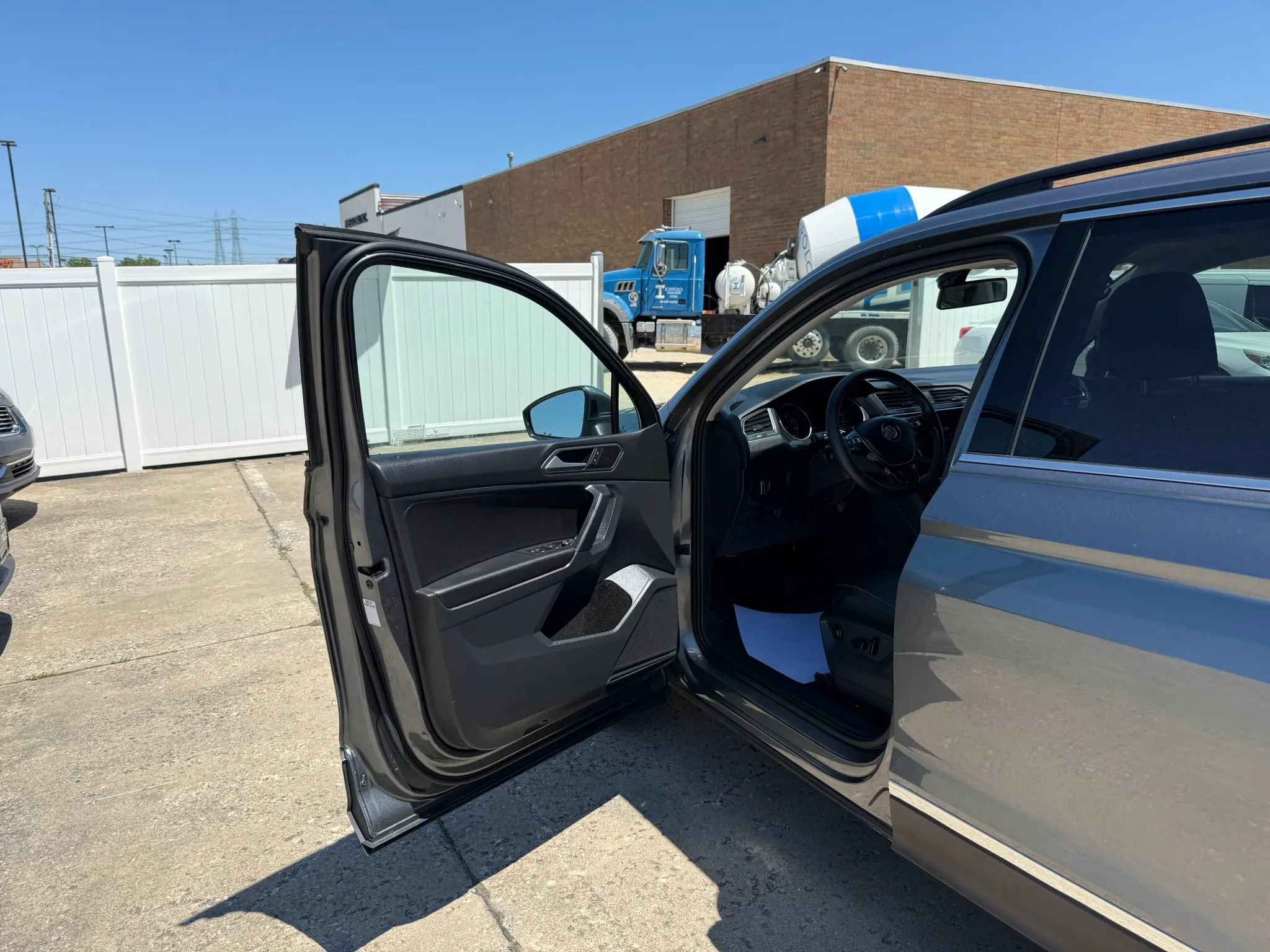 Used 2021 Volkswagen Tiguan SE R-Line AWD/4WD image 18