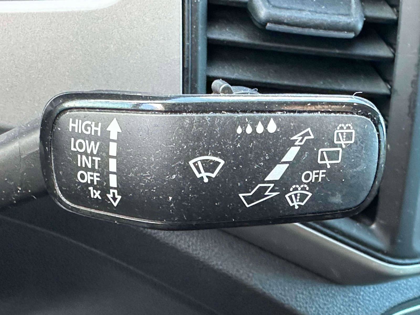 Certified 2022 Volkswagen Atlas Cross Sport SE image 21