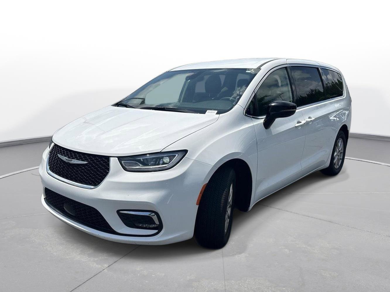 Used 2024 Chrysler Pacifica Touring-L FWD image 2