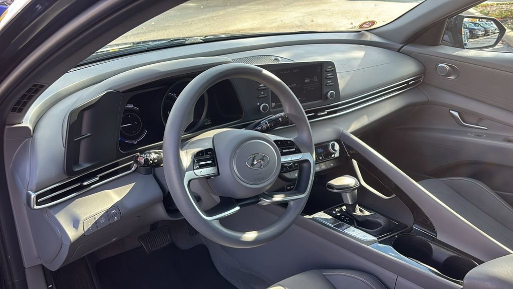 Used 2022 Hyundai Elantra Blue image 26