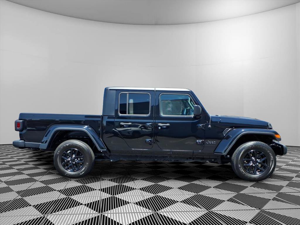 Certified 2023 Jeep Gladiator Sport AWD/4WD image 30