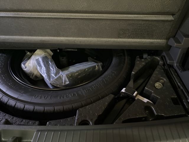 Used 2022 Volkswagen Tiguan SE FWD image 83