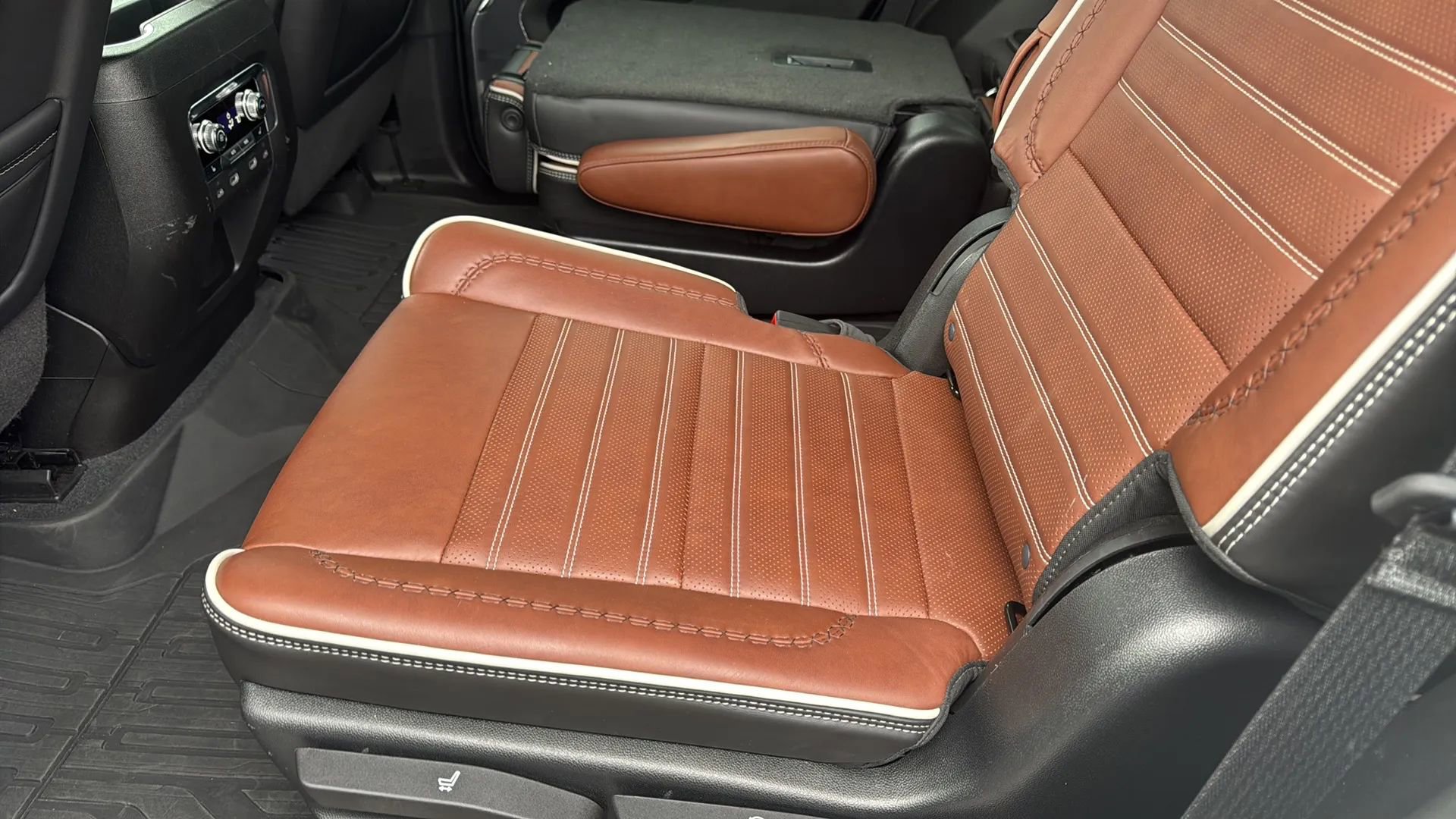 Used 2023 GMC Yukon Denali Ultimate image 20