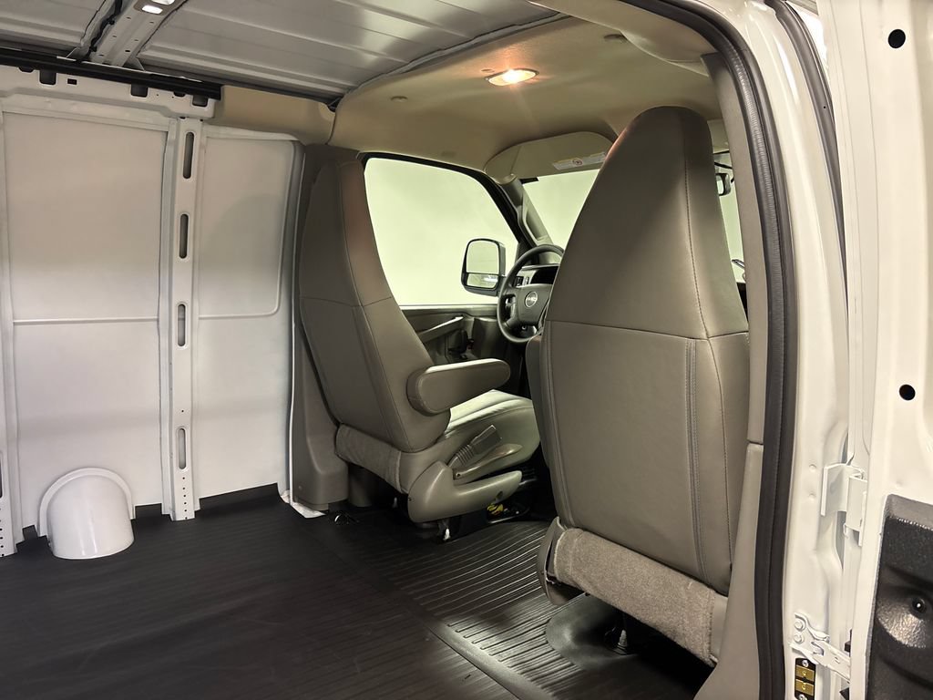 New 2026 GMC Savana 2500 w/ Driver Convenience Package RWD image 22