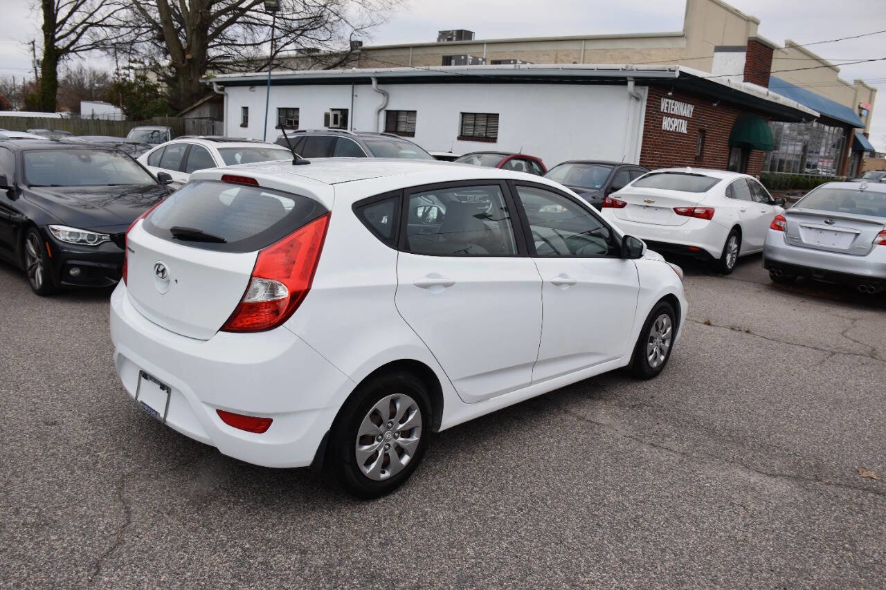 Used 2017 Hyundai Accent SE image 5