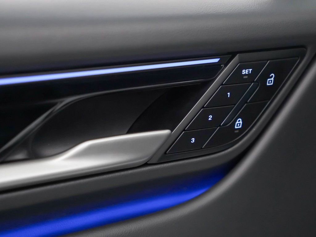 Certified 2025 Porsche Macan 4S Electric image 23