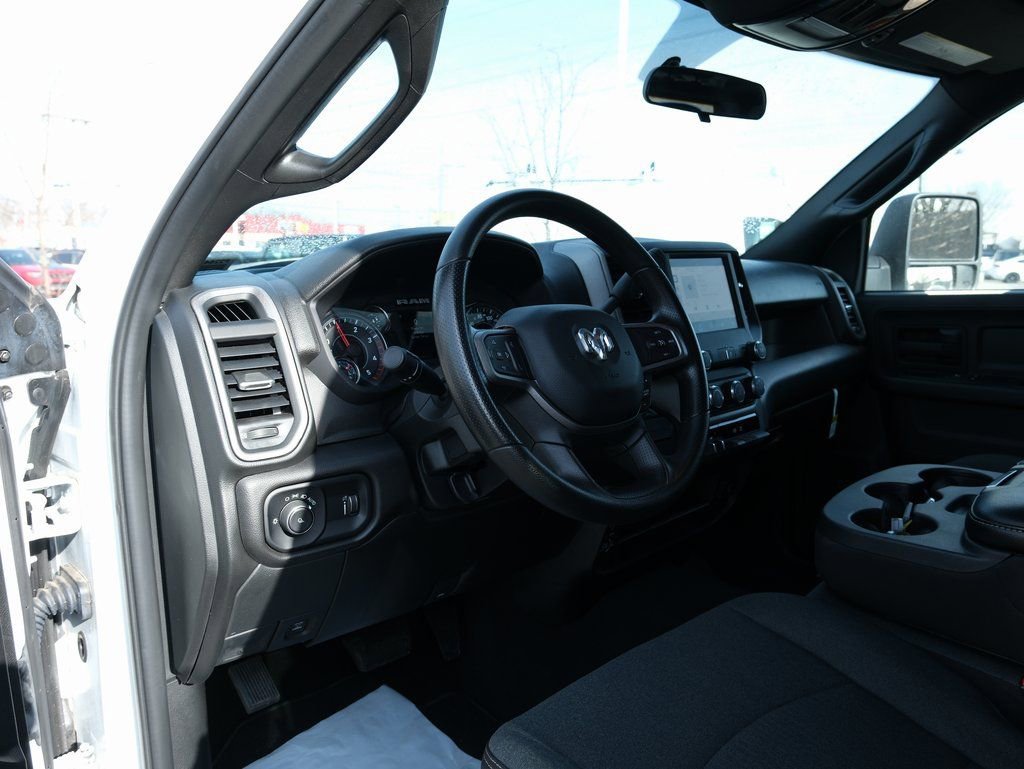 Used 2024 RAM 3500 Tradesman w/ Chrome Appearance Group AWD/4WD image 2