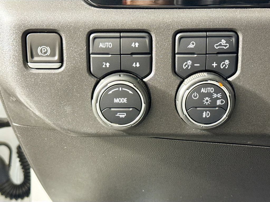 Used 2022 Chevrolet Silverado 1500 LT Trail Boss w/ LT Trail Boss Premium Package AWD/4WD image 10