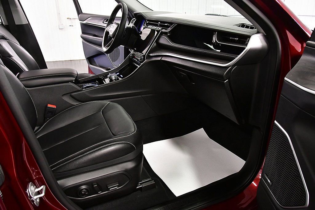 Used 2022 Jeep Grand Cherokee Limited 4xe image 25