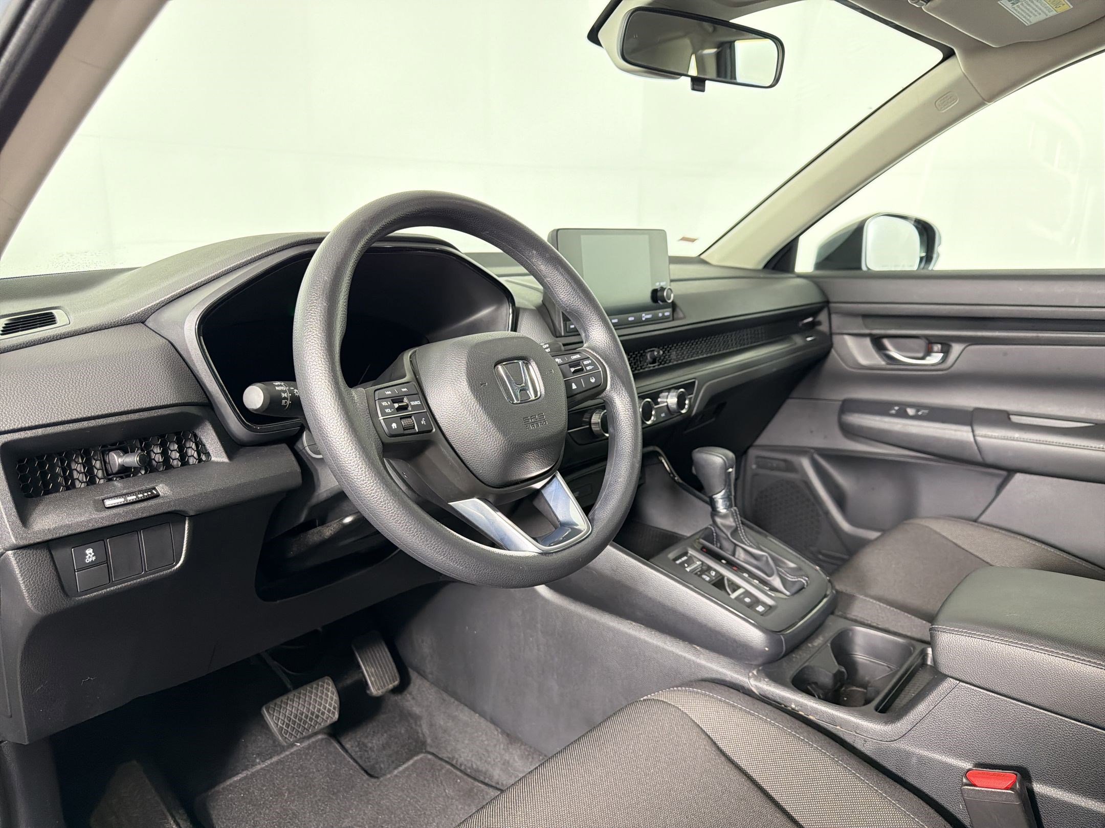 Used 2023 Honda CR-V LX image 3