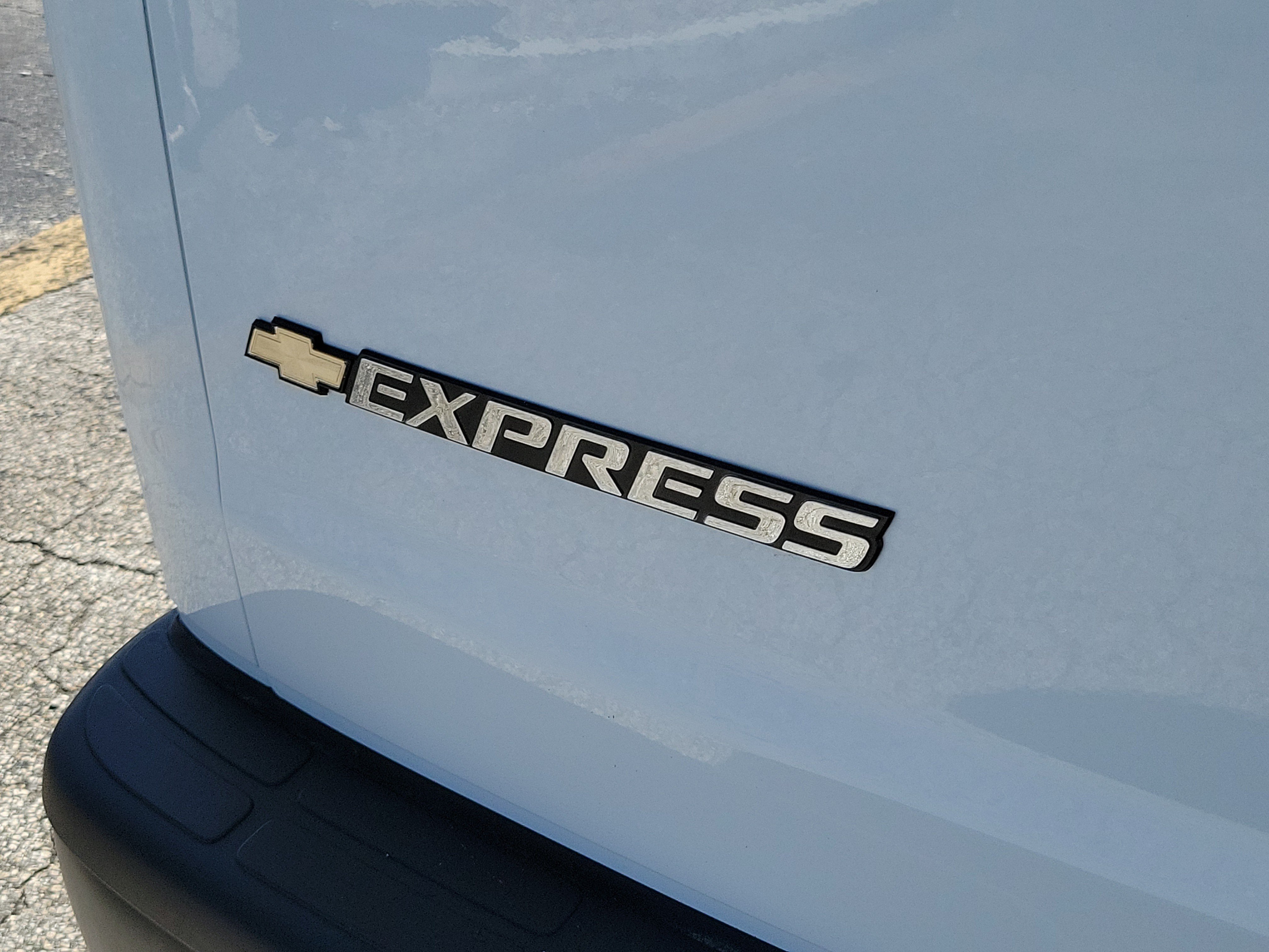Used 2023 Chevrolet Express 3500 LS RWD image 9
