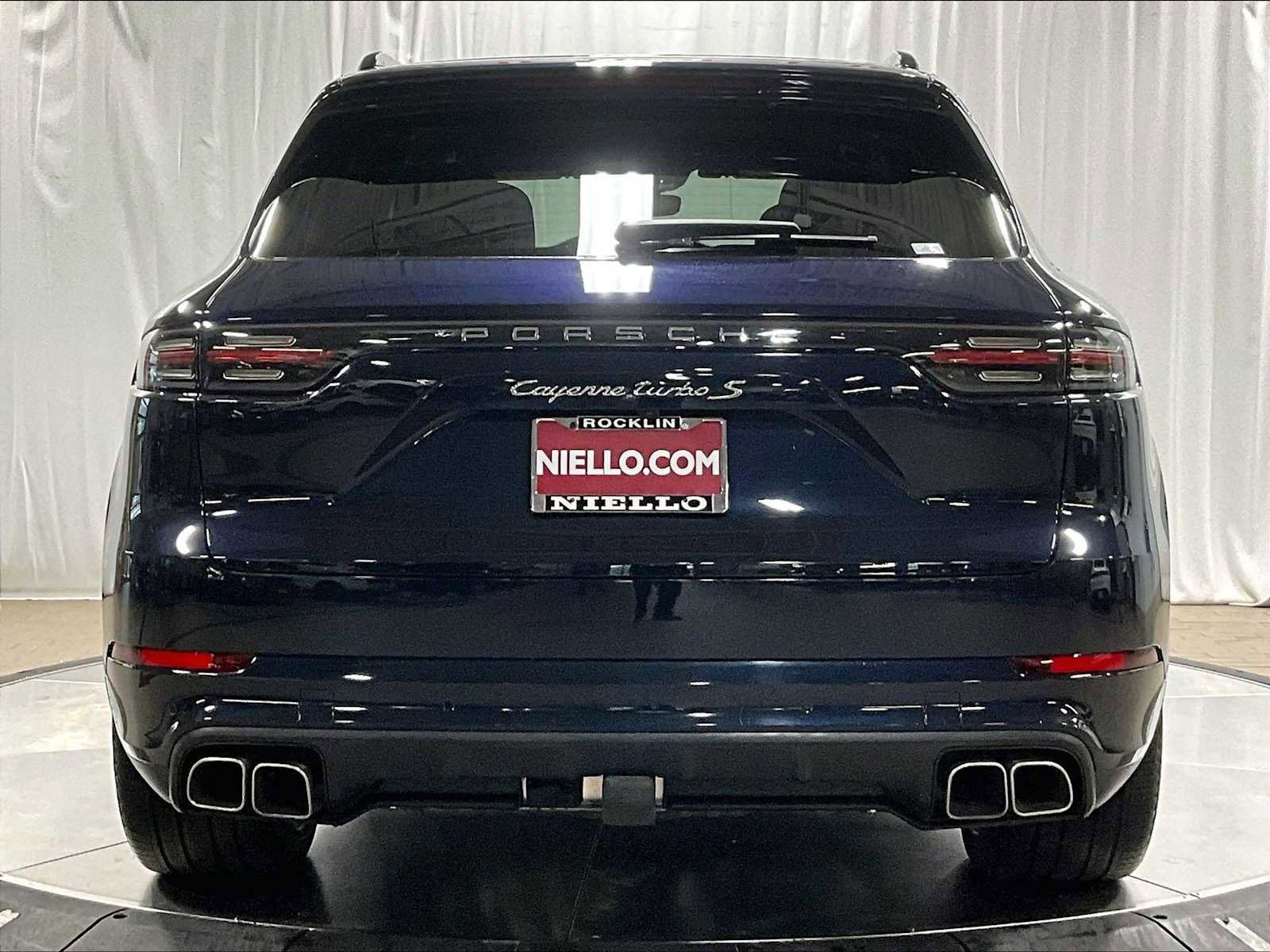 Used 2023 Porsche Cayenne Turbo S image 9
