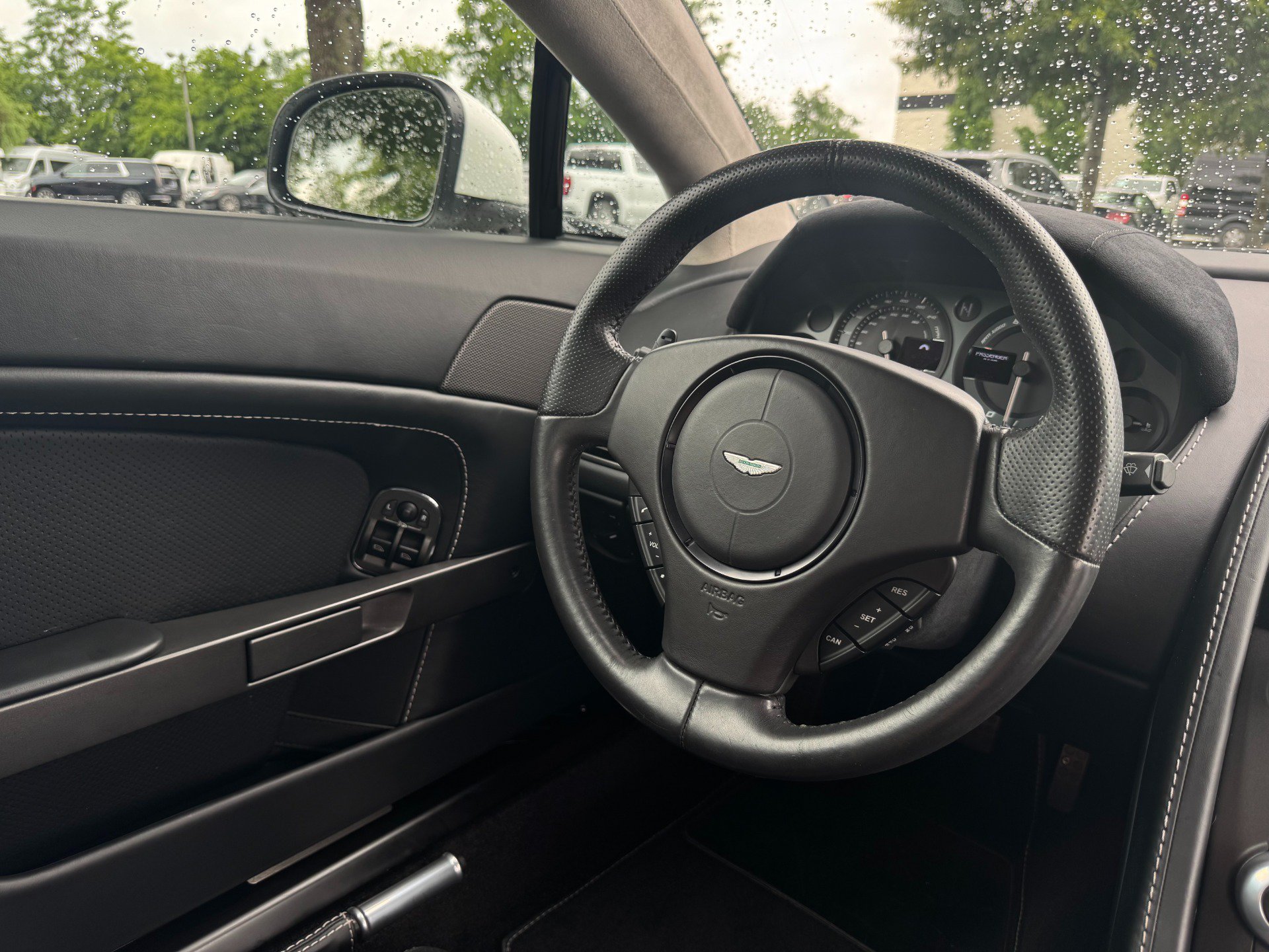 Used 2015 Aston Martin V8 Vantage GT RWD image 40
