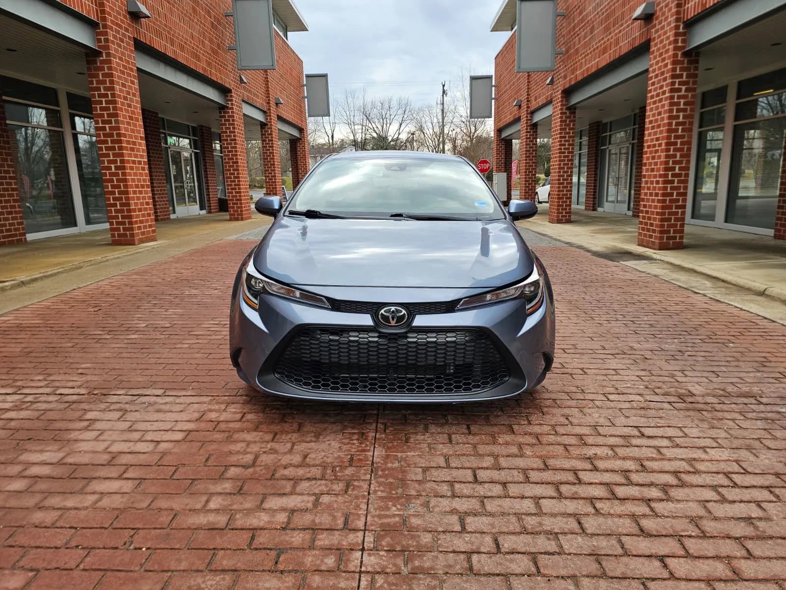 Used 2022 Toyota Corolla LE image 2