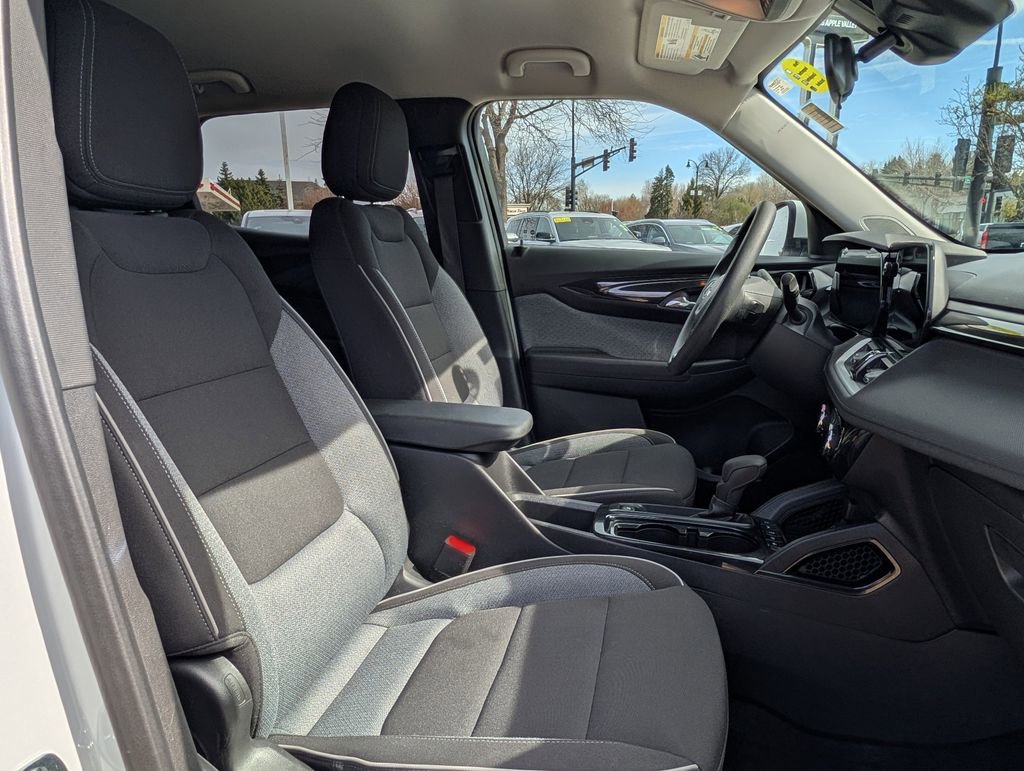Used 2025 Chevrolet TrailBlazer LT FWD image 18