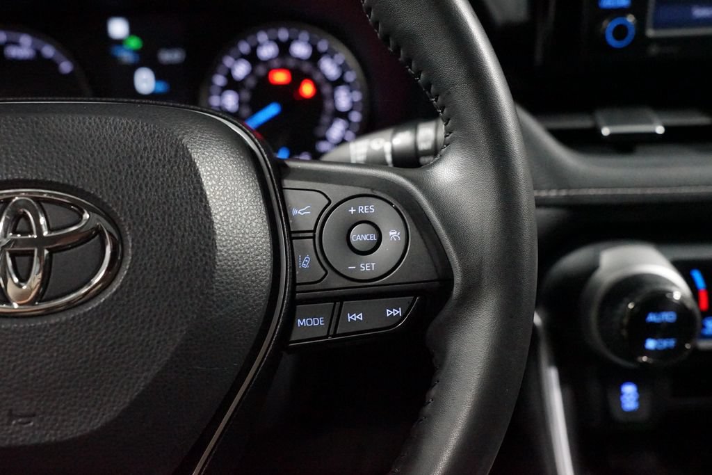 Used 2022 Toyota RAV4 XLE Premium AWD/4WD image 13