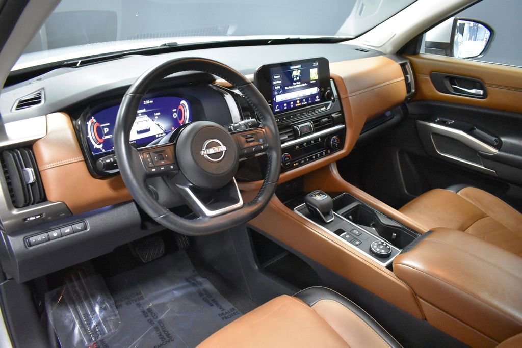 Certified 2023 Nissan Pathfinder Platinum w/ Cargo Package image 4