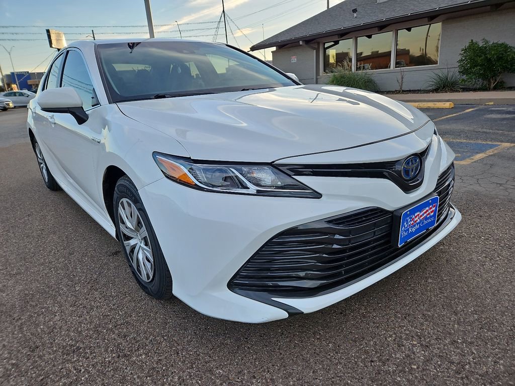 Used 2018 Toyota Camry LE image 2