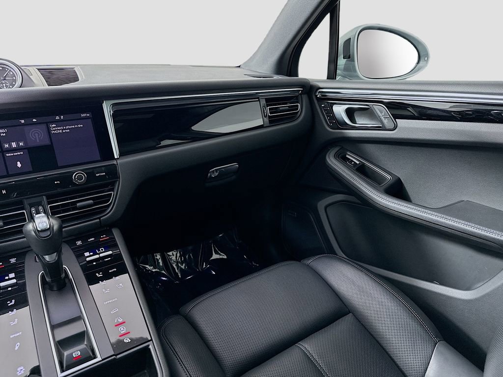 Certified 2023 Porsche Macan S AWD/4WD image 26
