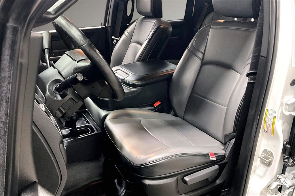 Used 2024 RAM 3500 Tradesman w/ Chrome Appearance Group image 23