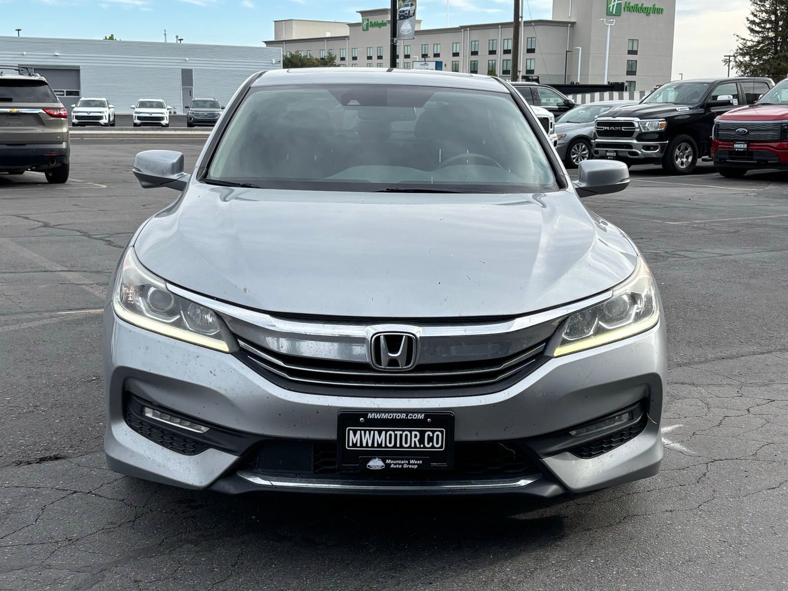 Used 2017 Honda Accord EX-L image 2