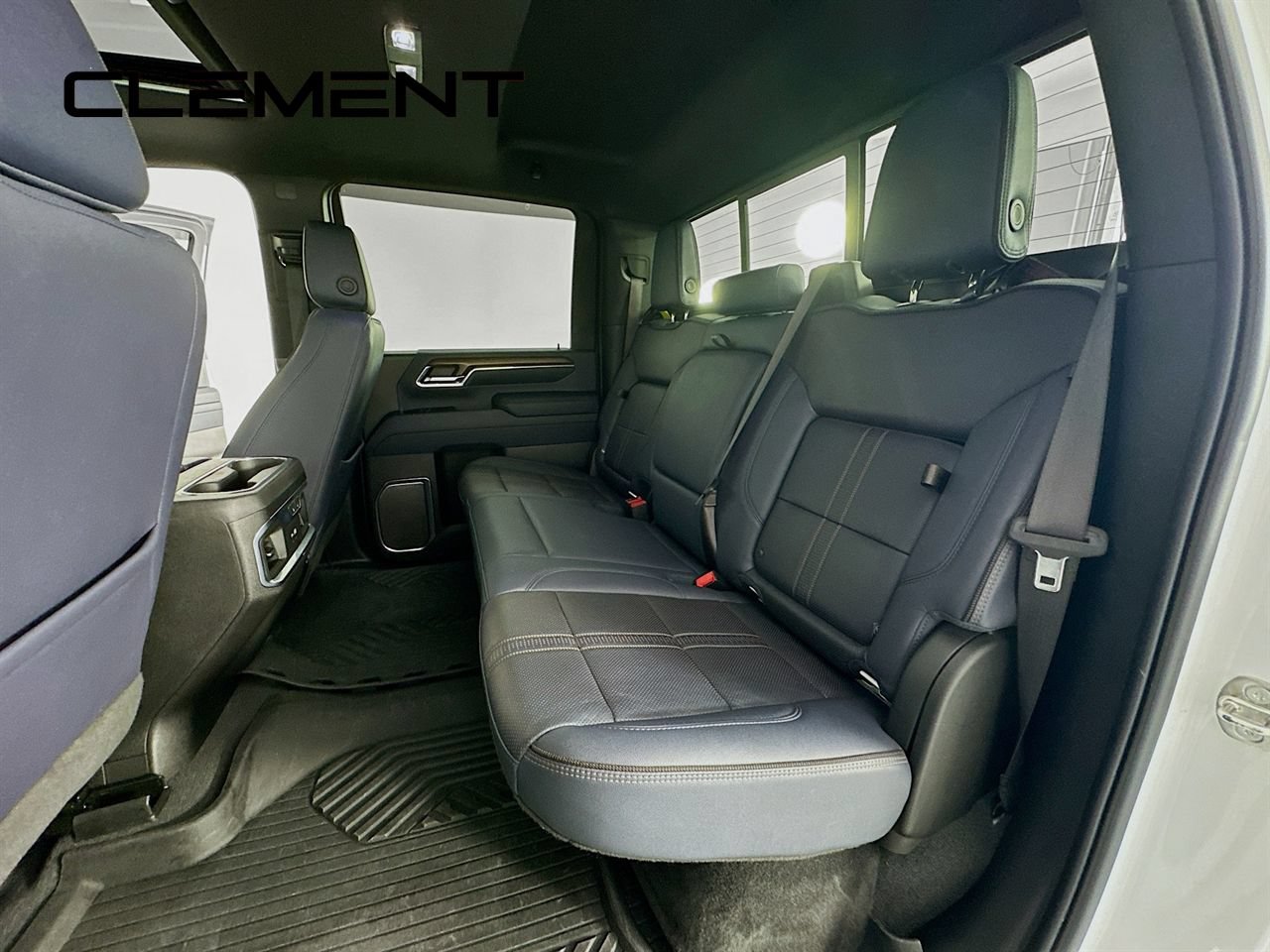 Used 2024 Chevrolet Silverado 2500 High Country w/ High Country Premium Package AWD/4WD image 33