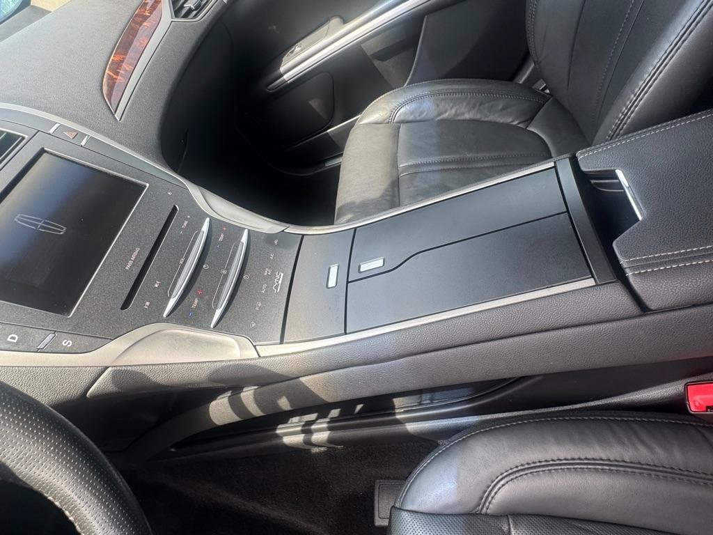 Used 2013 Lincoln MKZ FWD image 12