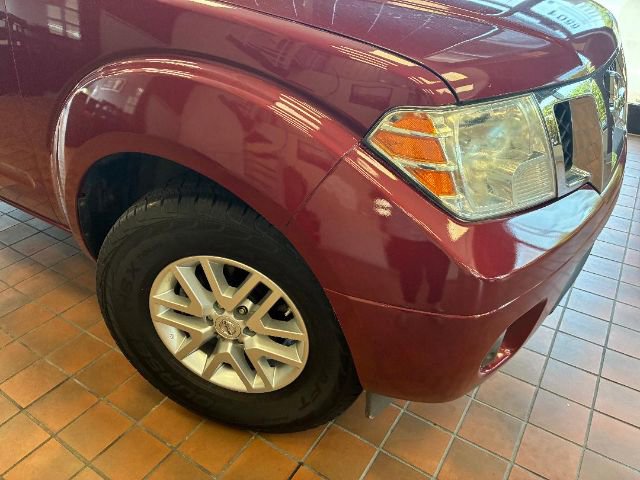 Used 2019 Nissan Frontier SV image 2