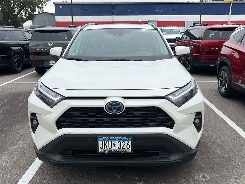 Used 2022 Toyota RAV4 XLE Premium AWD/4WD image 10
