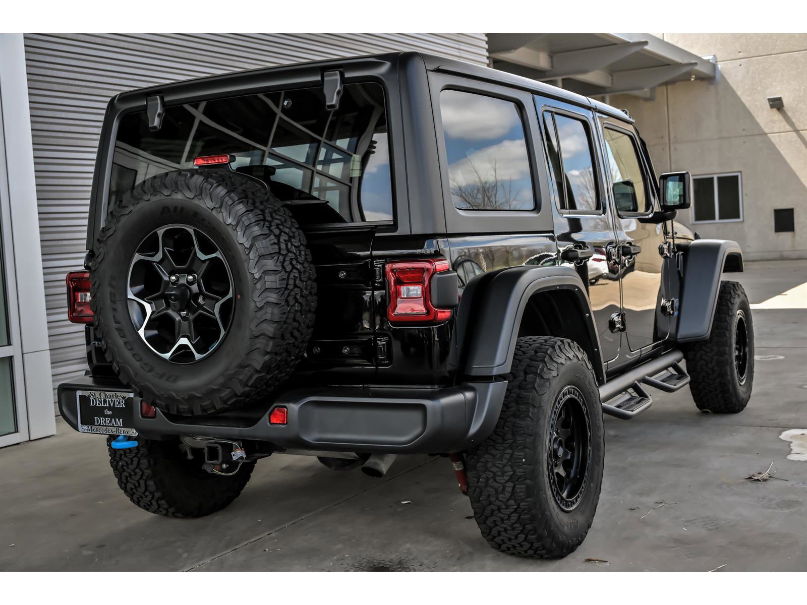 Used 2022 Jeep Wrangler Unlimited Rubicon 4xe w/ Cold Weather Group AWD/4WD image 8