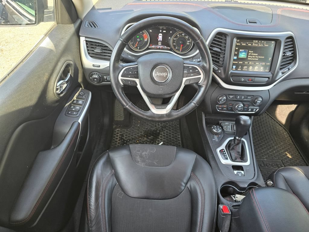 Used 2018 Jeep Cherokee Trailhawk w/ Cold Weather Group AWD/4WD image 16