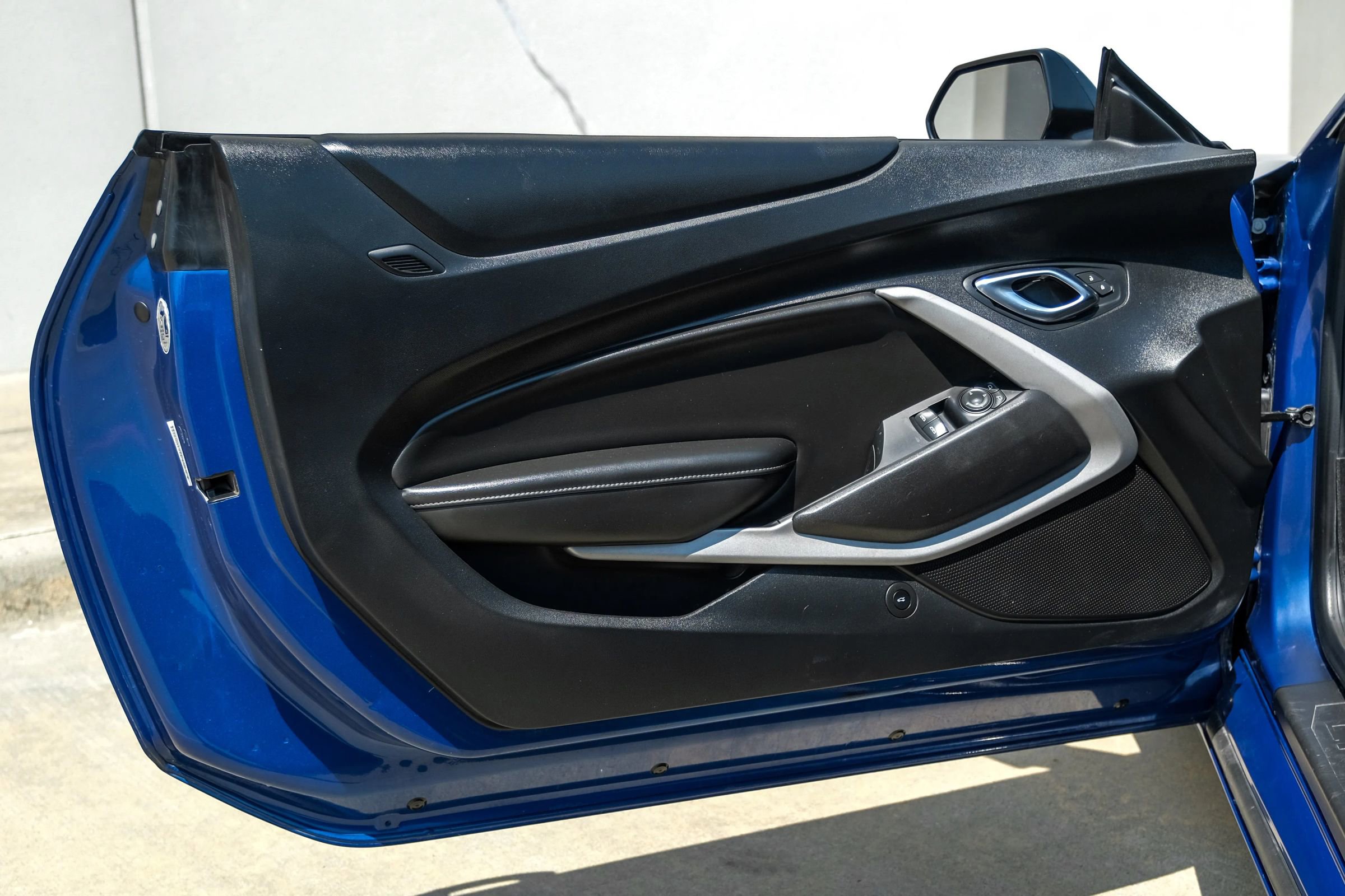 Used 2021 Chevrolet Camaro LT image 32