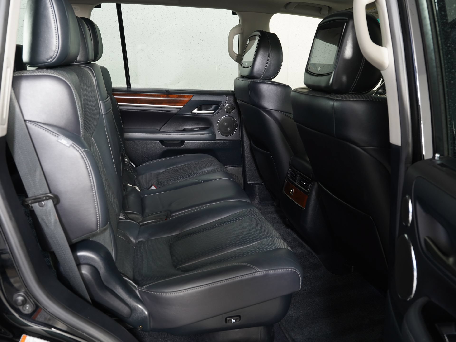 Used 2016 Lexus LX 570 4WD w/ Luxury Package image 9