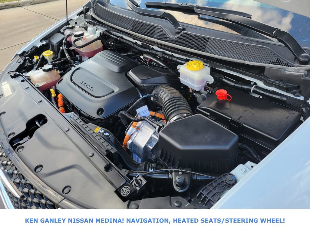 Used 2024 Chrysler Pacifica Select image 24