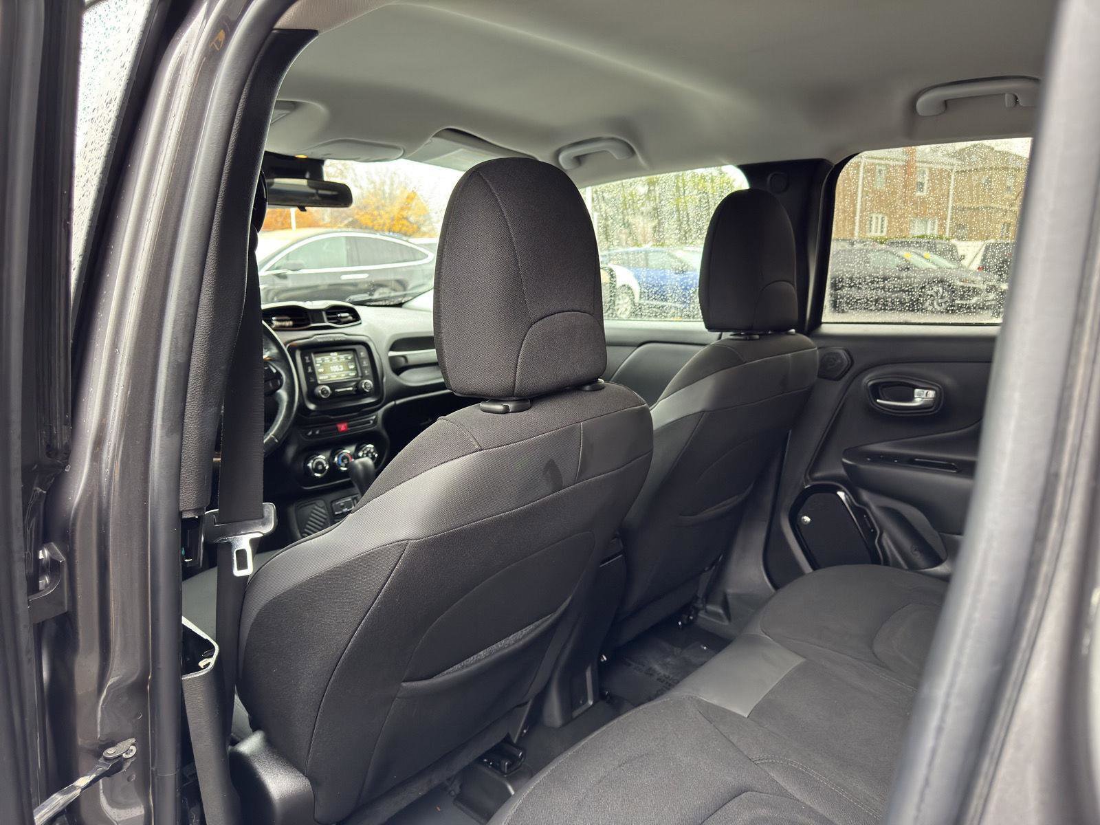 Used 2017 Jeep Renegade Altitude image 33