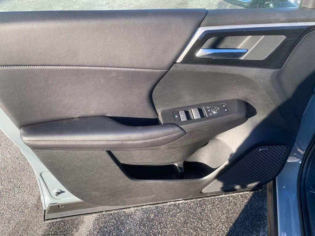 New 2026 Mitsubishi Outlander SE image 11