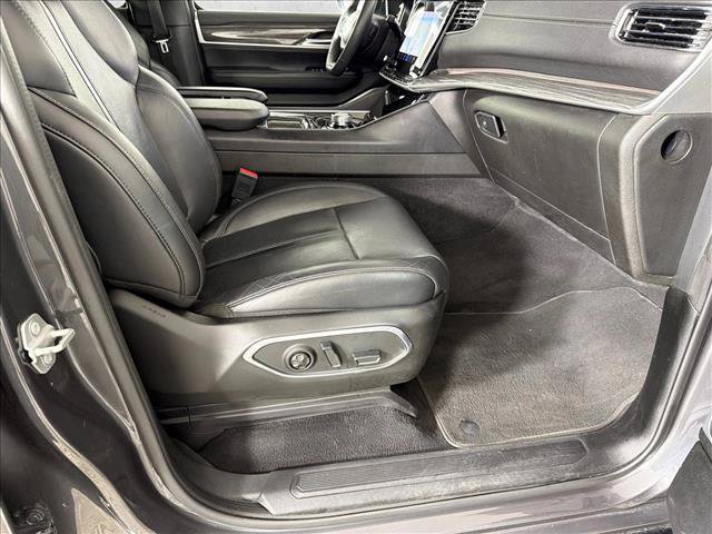 Used 2022 Jeep Wagoneer Series II AWD/4WD image 14