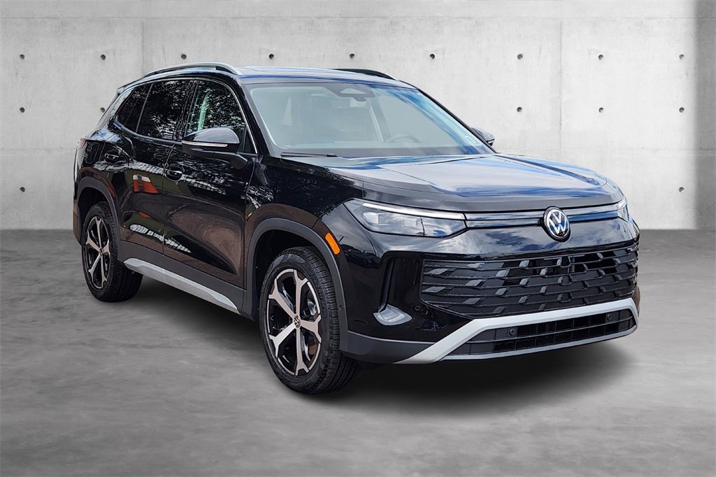 New 2025 Volkswagen Tiguan SE image 1