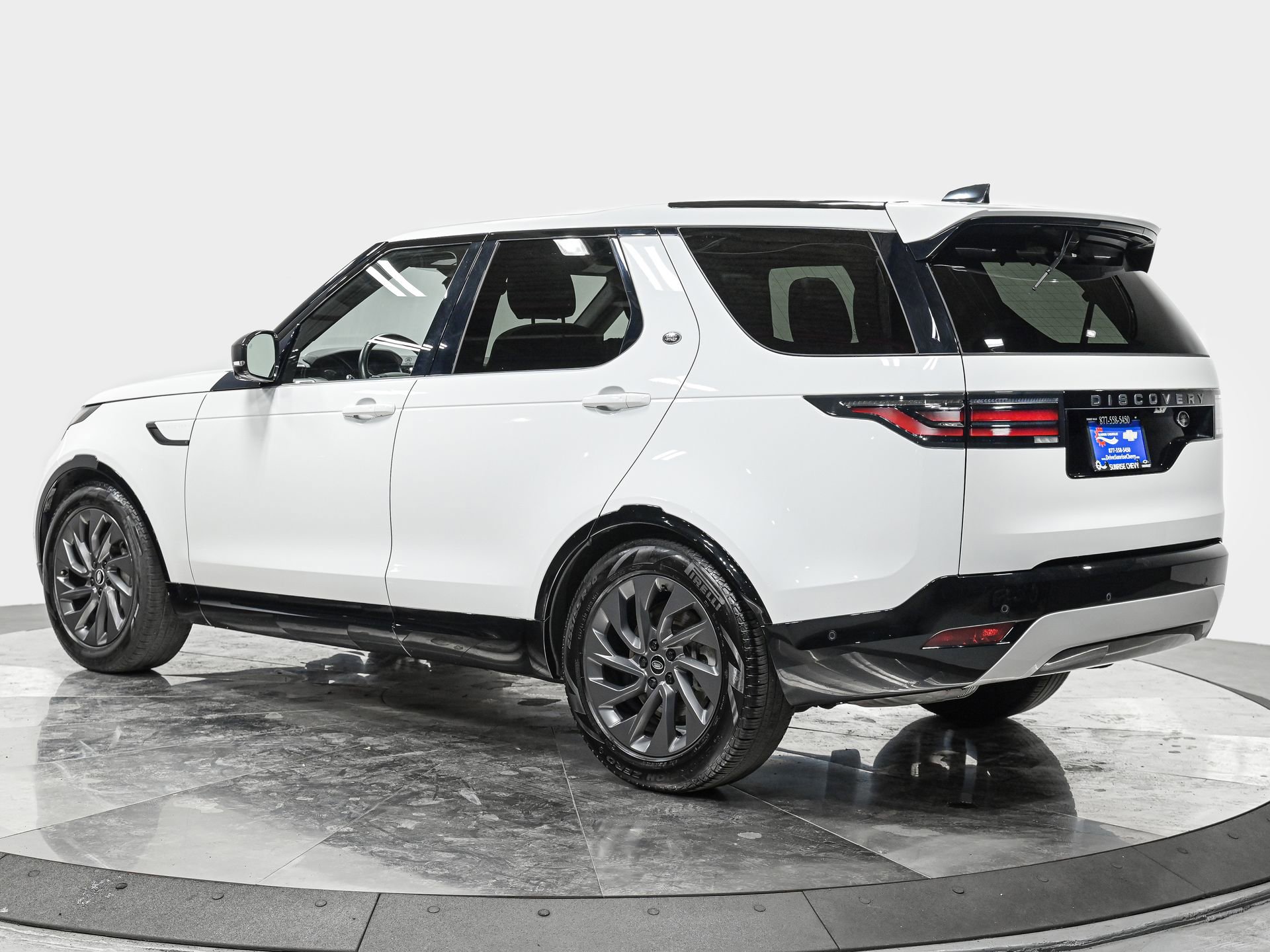 Used 2023 Land Rover Discovery S R-Dynamic image 4
