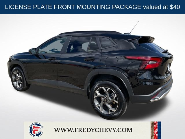 Used 2025 Chevrolet Trax LT FWD image 3