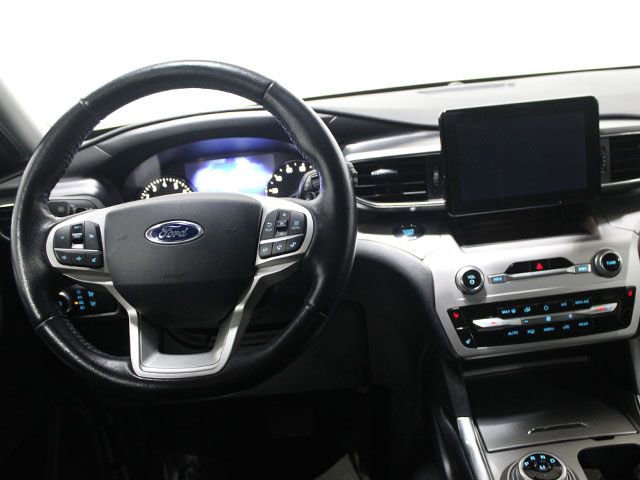 Used 2020 Ford Explorer XLT w/ Equipment Group 202A AWD/4WD image 12