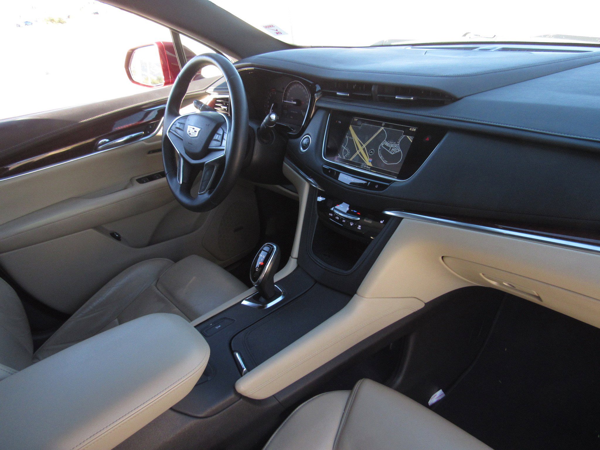 Used 2017 Cadillac XT5 Luxury w/ Driver Awareness Package image 10