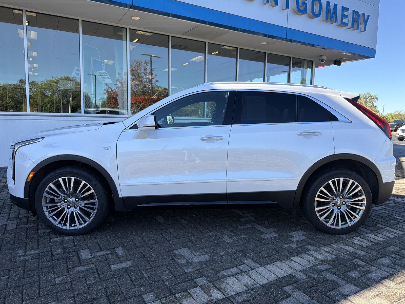 Used 2024 Cadillac XT4 Premium Luxury w/ Technology Package AWD/4WD image 2