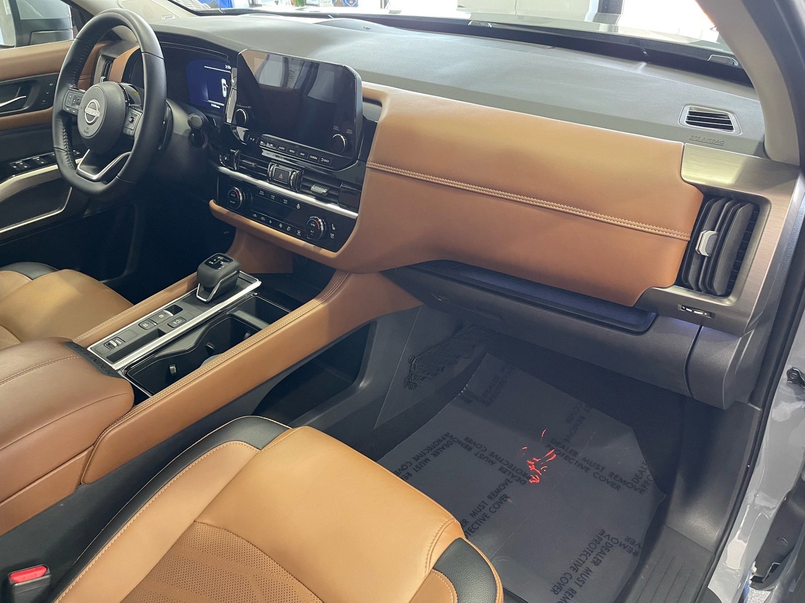 Used 2025 Nissan Pathfinder Platinum FWD image 41