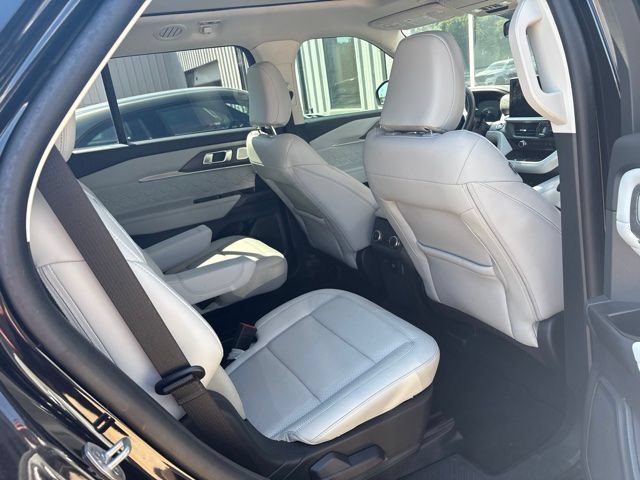 Used 2025 Ford Explorer Platinum w/ Ultimate Package AWD/4WD image 4