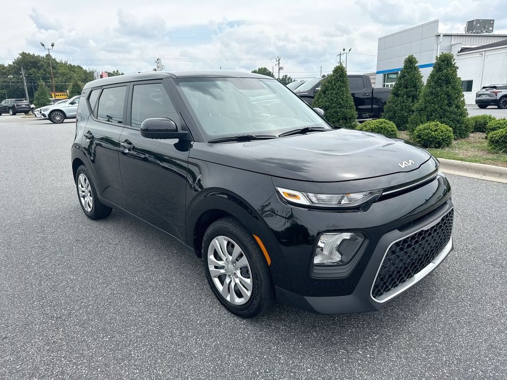 Used 2022 Kia Soul LX FWD image 2