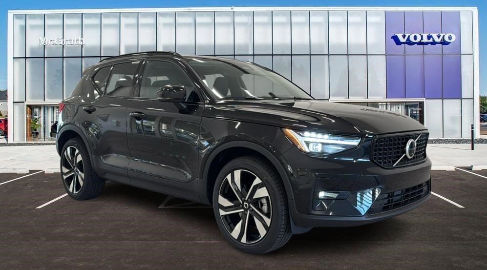 New 2026 Volvo XC40 B5 Ultra w/ Protection Package Premier